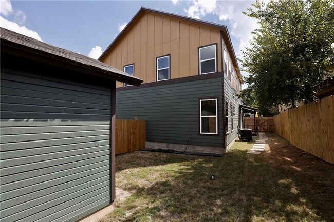 Photo - 1126 Chicon St