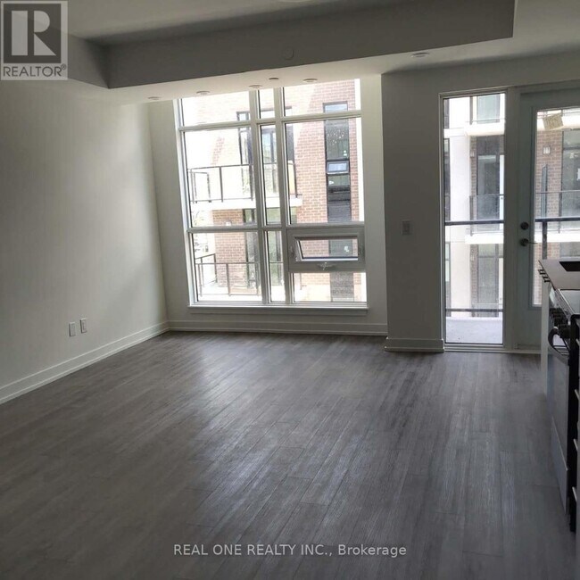 Photo - 851 Sheppard Ave W