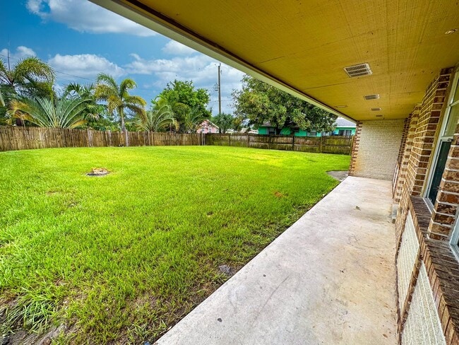 Photo - 2682 Hinda Rd