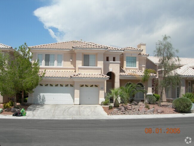 Building Photo - 6 BDR/ 4.5 BTH, Triple Master Home includi...