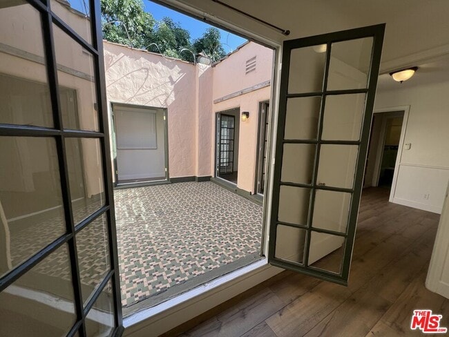 Photo - 4956 S San Vicente Blvd
