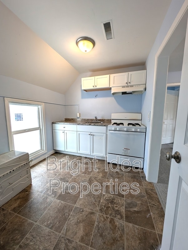 Photo - 538 Charles Ave