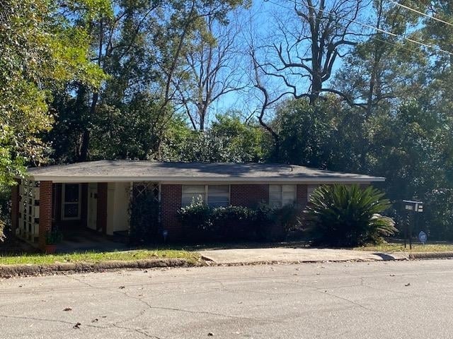 Building Photo - 1215 Buckingham Dr