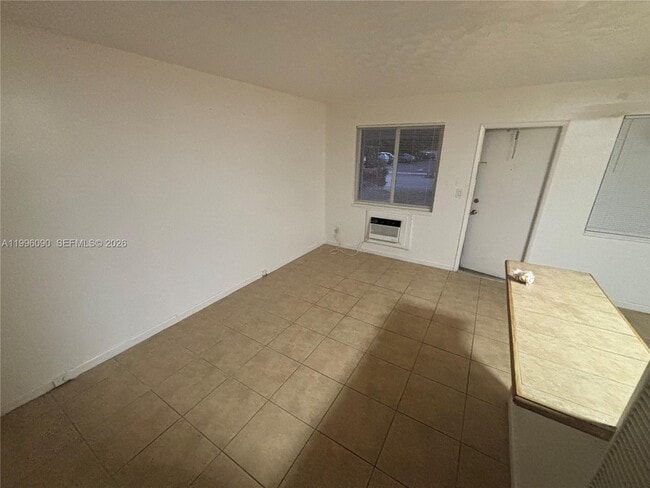 Photo - 610 NE 12th Ave Unidad 3