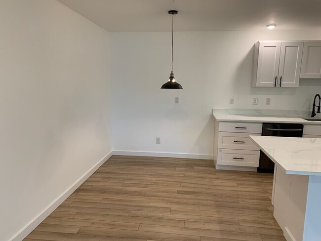 Photo - Beautiful Lakefront 2 Bed 1.75 Bath Condo ...