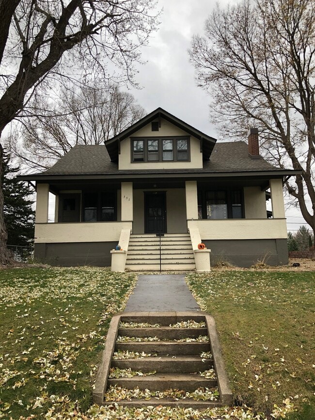 Building Photo - 551 7th St W Unit 1