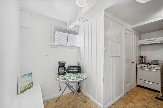 Photo - 2600 S Eads St Unidad On Eads B1