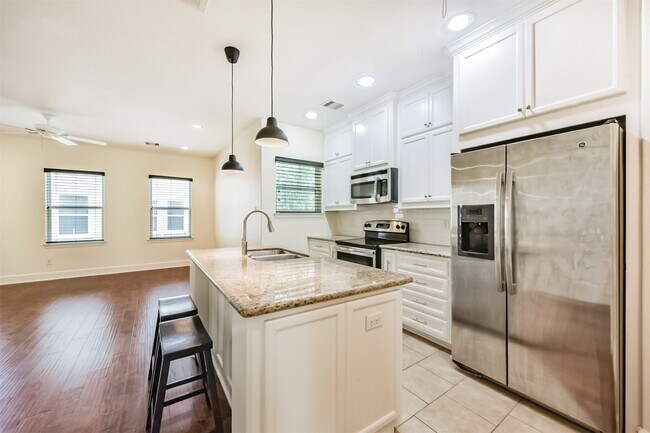 Photo - 242 Lenox St