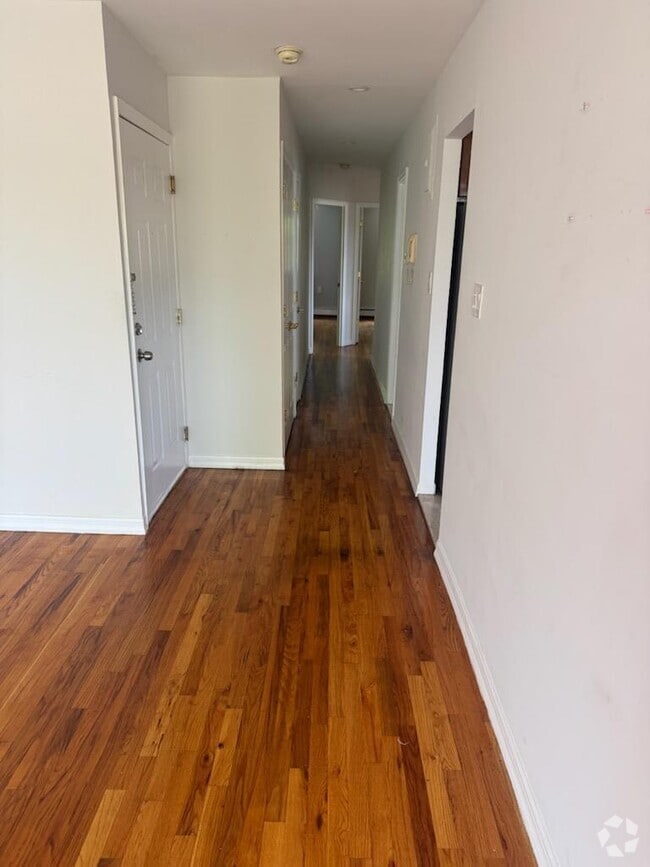 Building Photo - 69-63 Alderton St Unit 3 Rental