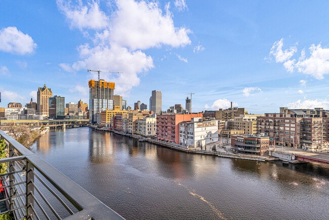 Photo - 106 W Seeboth St