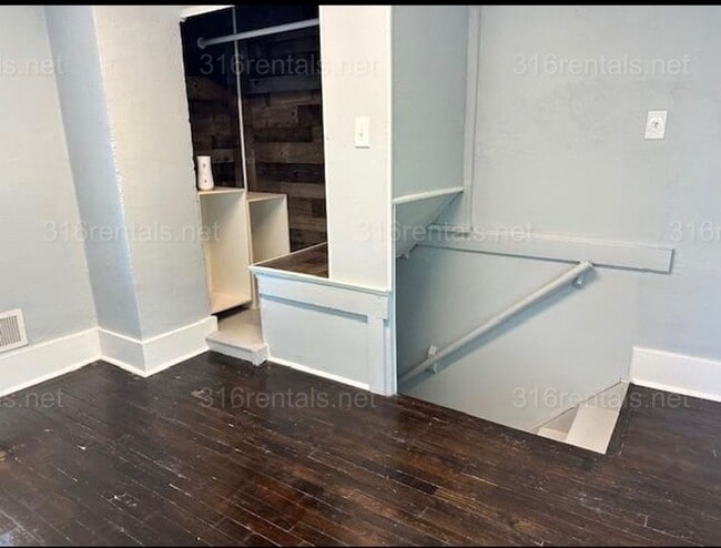 Photo - $1,295 - 3 bedroom / 1 bathroom - Single Family Home