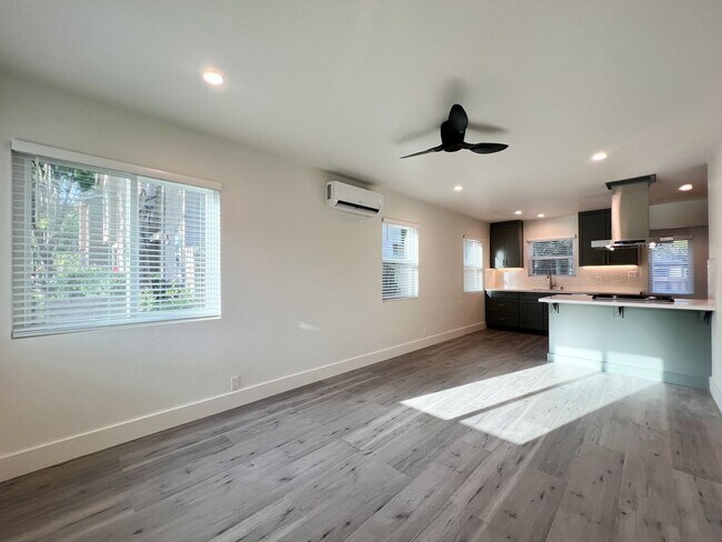 Photo - Yajome, 2100-2118* Unit 2118