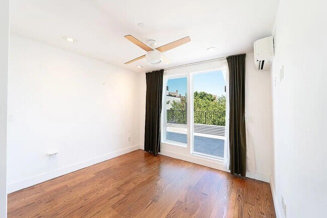 Photo - 299 Van Buren St