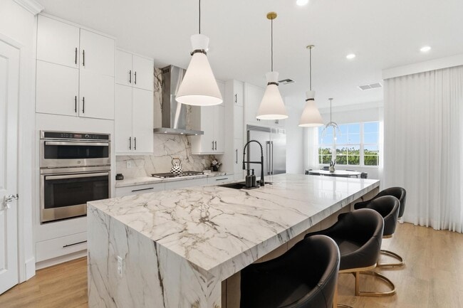 Photo - 655 Hookline Cir