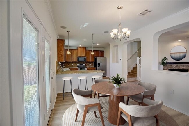 Photo - 6800 Sunderland Trail