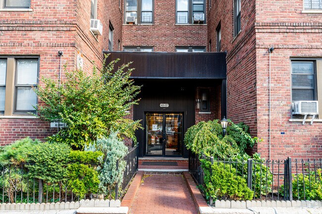 Photo - 40-37 77th St