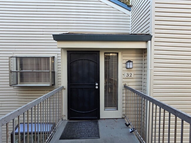 Building Photo - Hurley Place Condo Unit 32