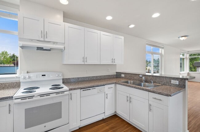 Building Photo - 3027 21st Ave W Unit 3027B
