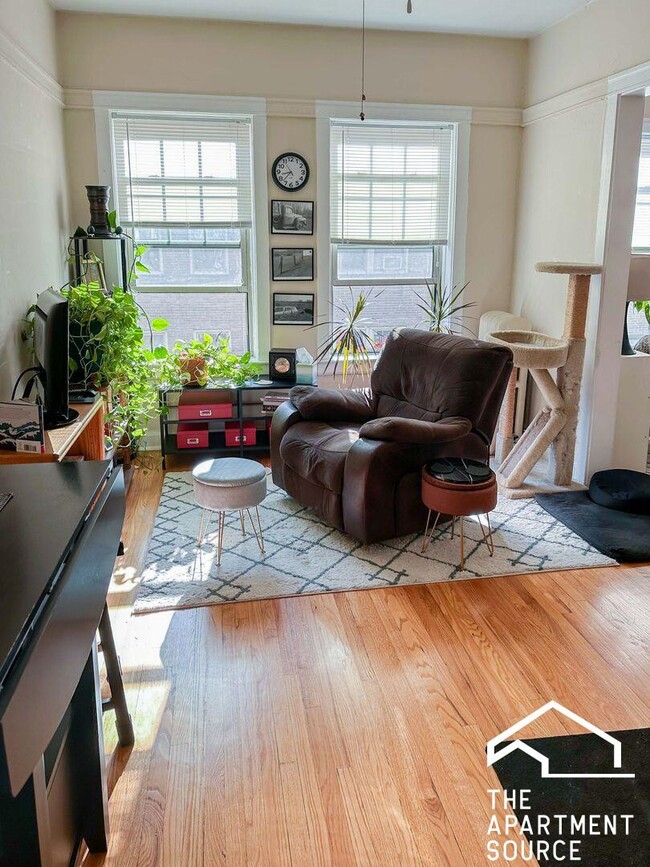 Photo - 1932 W Winona St Unit 2