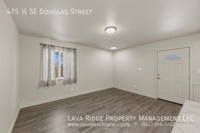 Photo - 475 SE Douglas St