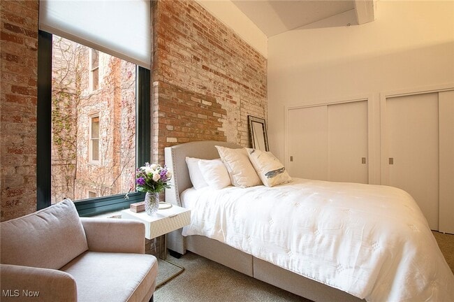 Building Photo - 725 Johnson Ct Unit 313