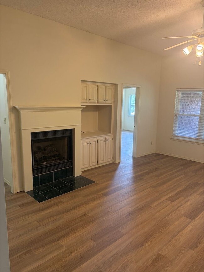 Photo - 908 Aspen Ave