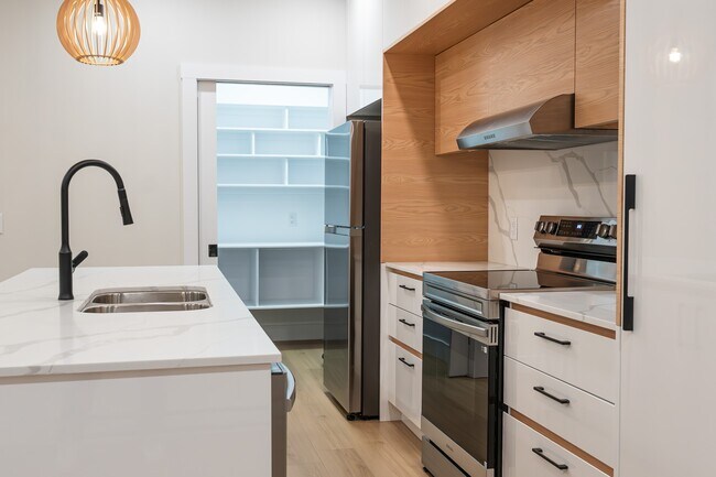 Photo - 119 Colonial Cres