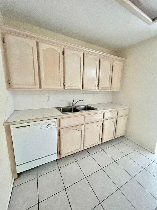 Photo - 604 S Logan Dr Unit 2