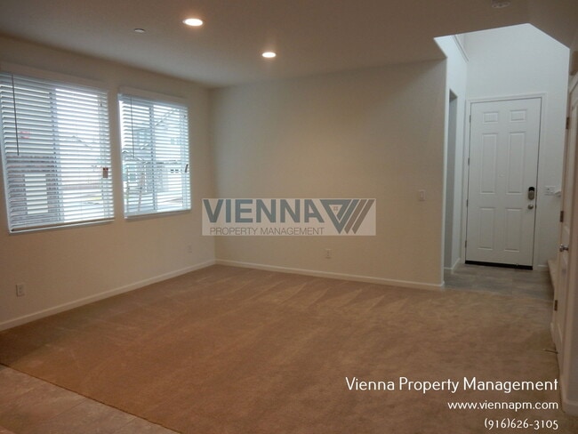 Photo - 1271 Goldenrod Way