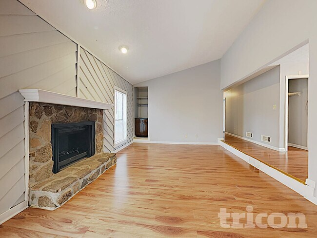 Photo - 5712 Albans Way