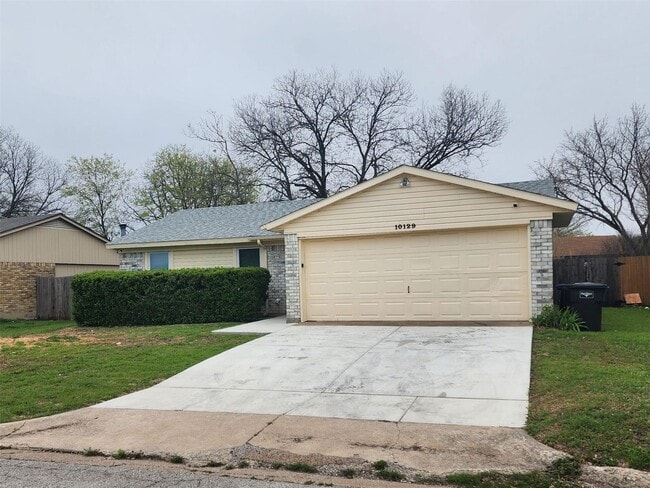Building Photo - 3 BR/2BA | Renovated Single Family Home | 2-Car Garage | Fenced backyard