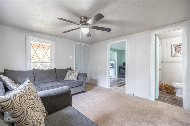 Photo - 818 Ballinger St