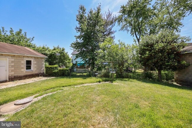 Photo - 1321 Maple Ave