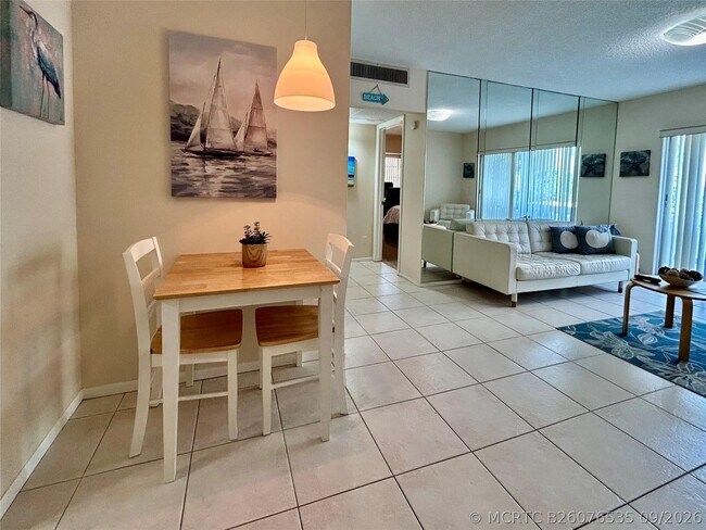 424 N Riverside Dr Unit 206