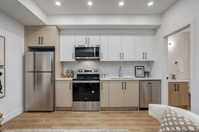 Building Photo - 1805-1819 19 Avenue NW Unit 102B