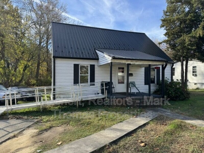 Photo - 325 Depot St
