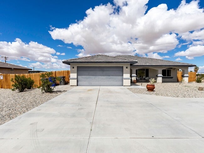 Photo - Spacious 4 Bedroom 2 Bathroom Home With A Pool