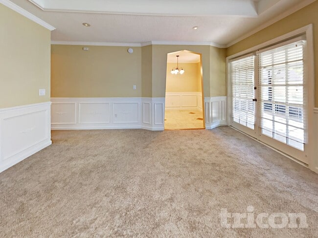 Photo - 4324 Queensway Dr