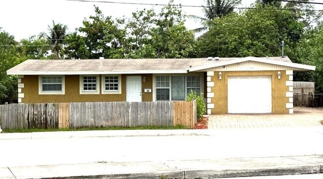 Building Photo - 1644 45th St Rental