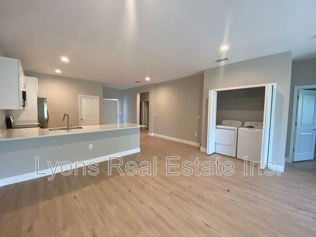 Photo - 13250 Longville Ave