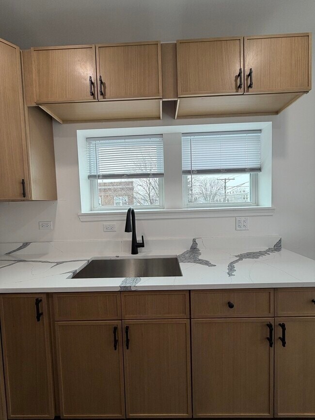 Photo - 1942 Elmwood Ave Unidad 1R