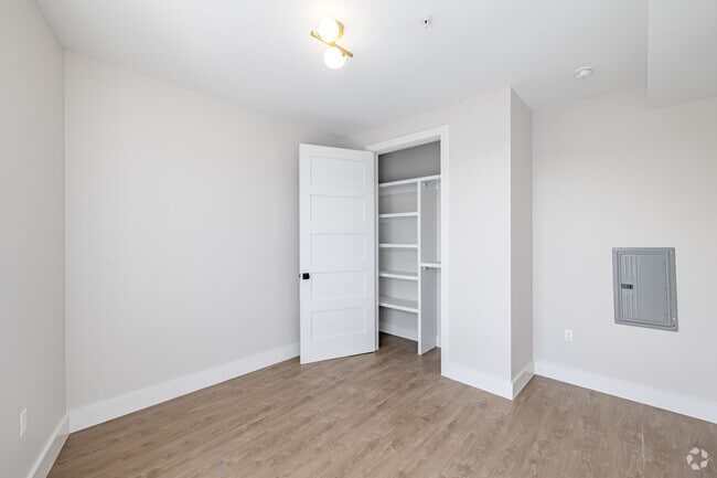 3 habitaciones, 2 baños - 1061 pies cuadrados - Tercer dormitorio