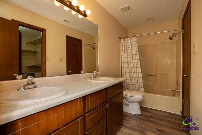 Photo - 420 Westcliff Cir