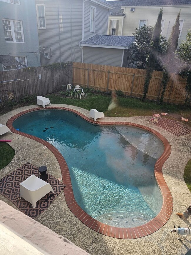 Building Photo - Uptown 1 Bedroom, 1 Bath, Swimming Pool, 1 block from St. Charles Unit 3308 Prytania Street,  7