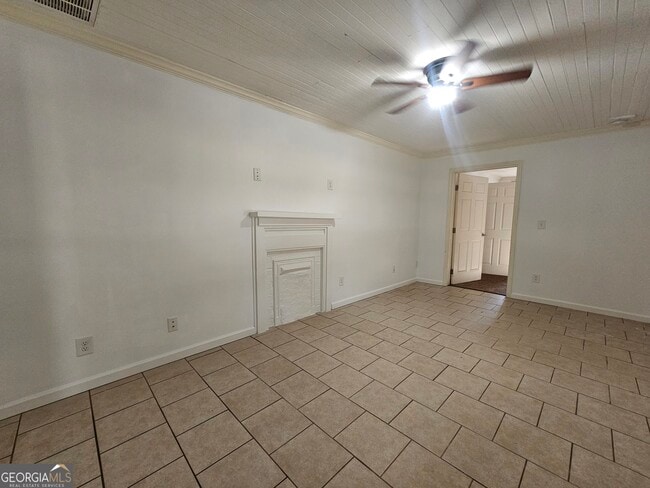 Photo - 895 Lynn Ave