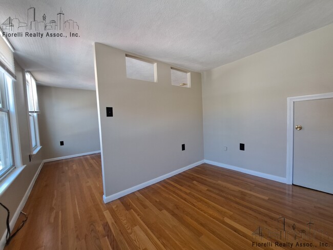 Building Photo - 18 Parmenter St Unit 1