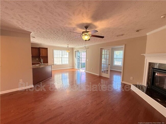 Photo - 402 Colonist Pl