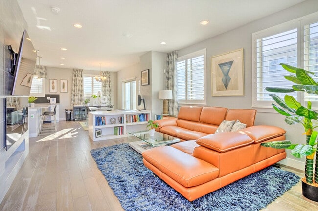 Building Photo - 4260 E Warren Ave