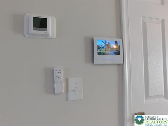 Photo - 326 E Frankford St