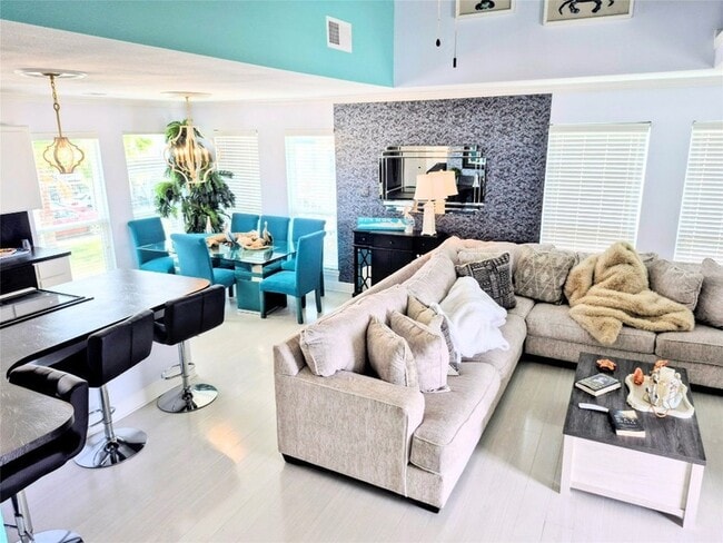 Photo - 1122 Makatea St